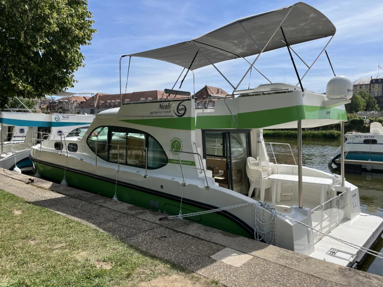 Pronajmout si Nicols Yacht Nicols Quattro Fly C Green v Saverne