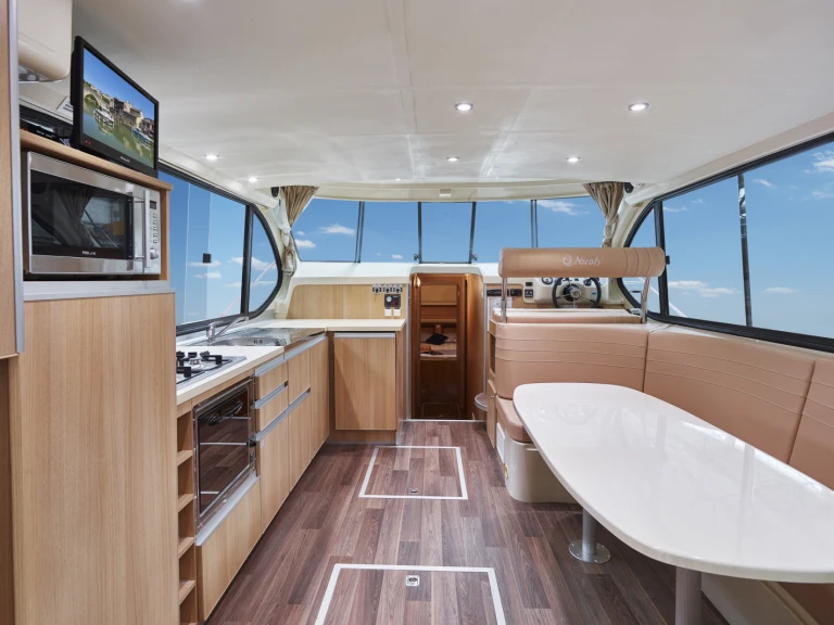 Pronajmout si Nicols Yacht Nicols Estivale Sixto Prestige C v Bellegarde