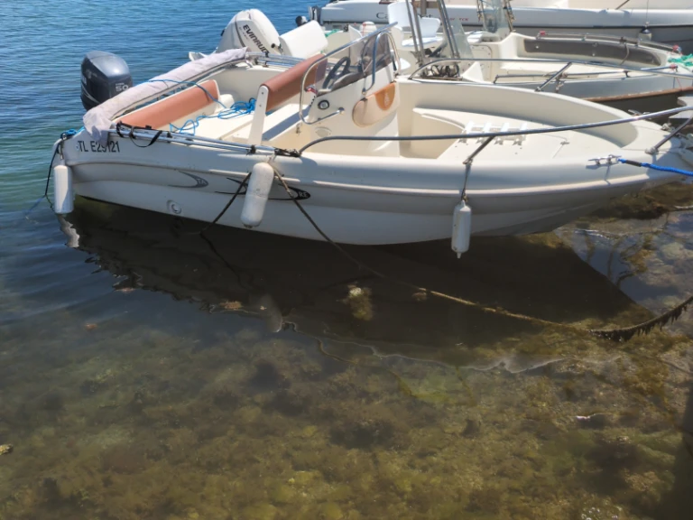 Pronajmout si TA MARE Jaguar 17 v Saint-Chamas