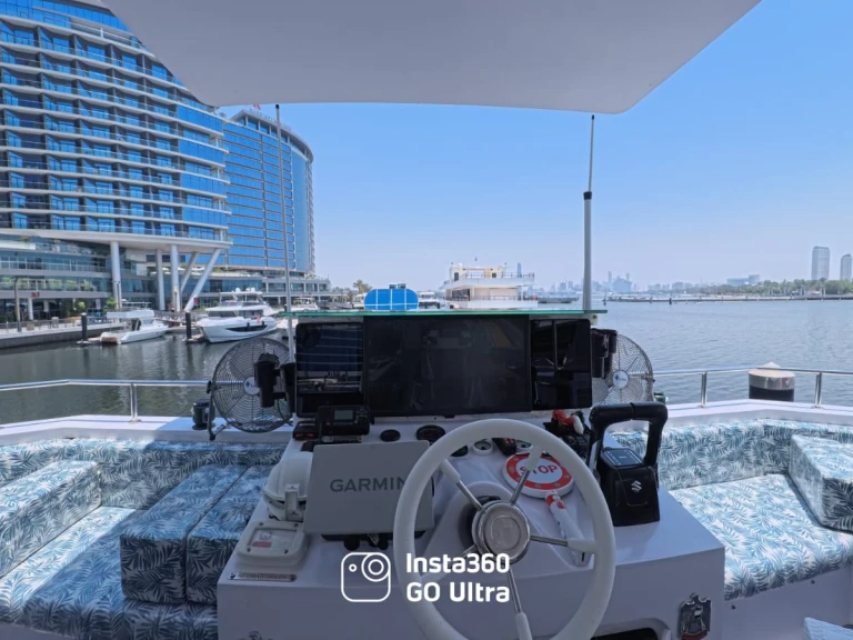 Pronájem Motorová loď v Dubai Marina -101 Marine 101
