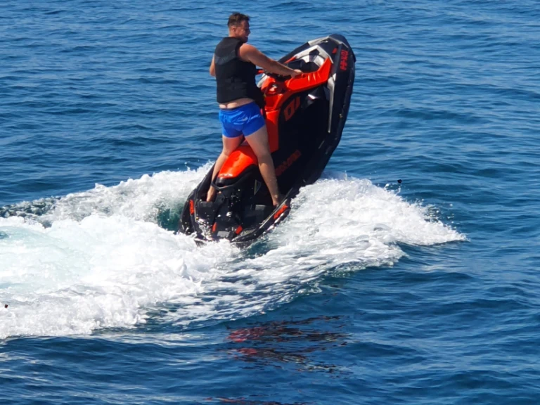 Pronajmout Motorová loď se skipperem či ne Doqueve v Marbella