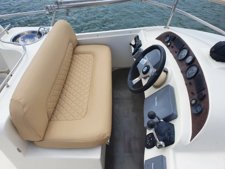 Pronájem lodi Doqueve Majestic 46 Fly v Marbella na Samboatu