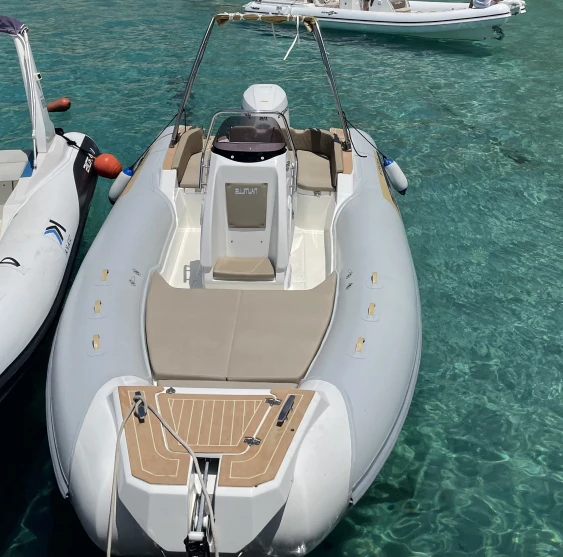 Pronajmout si Nautilus GT SixFive v Villaggio San Teodoro
