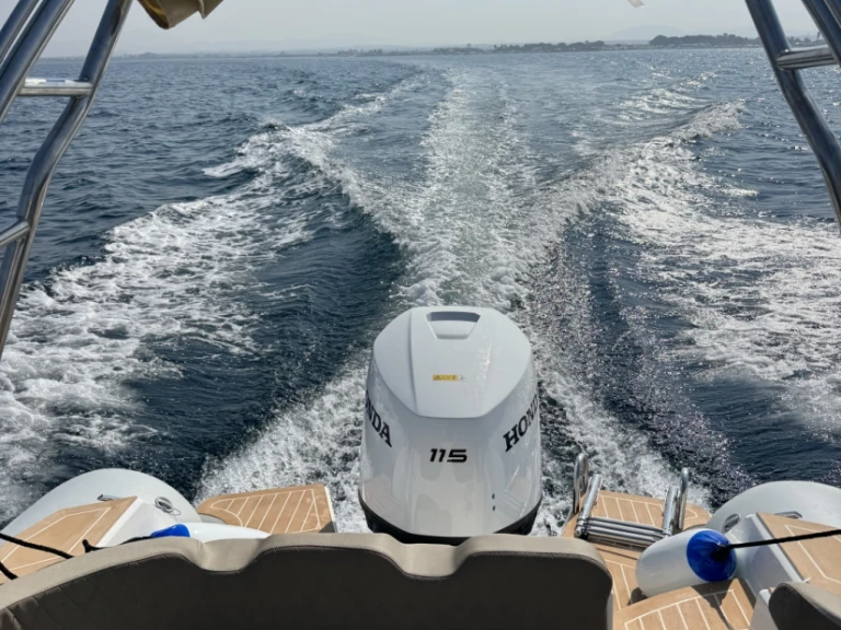 Pronájem lodi Villaggio San Teodoro lákavé ceny GT SixFive