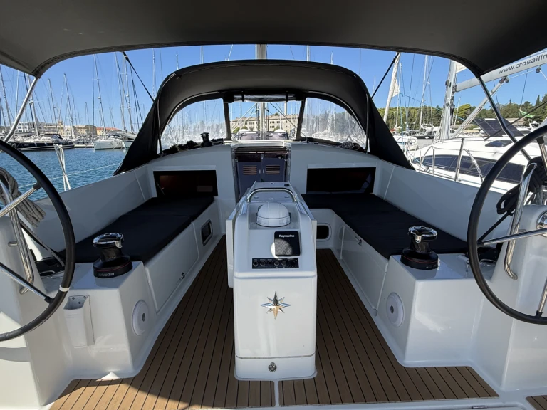Pronajmout si Jeanneau Sun Odyssey 440 v Pula