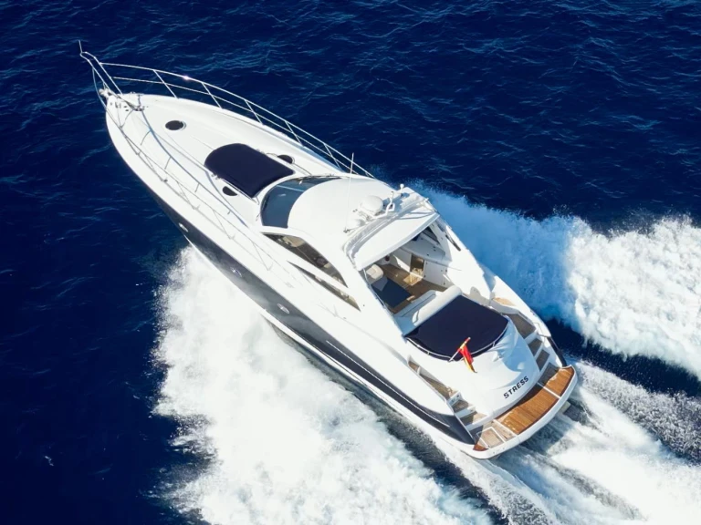 Pronájem lodi Ibiza Town lákavé ceny Portofino 53