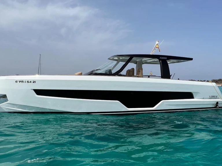 Fjord 41XL jednotlivci a charterové společnosti v Ibiza Town