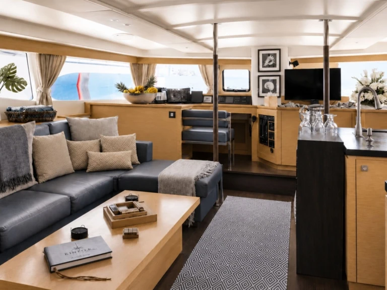 Fountaine Pajot ODYSSEA jednotlivci a charterové společnosti v Road Town