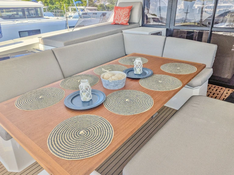 Pronájem jachty v Frenchman's Cay -Fountaine Pajot BEACHCOMBER na Samboatu
