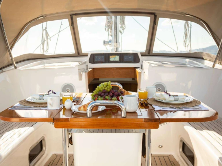 Pronájem Jachta Oyster Marine s licencí