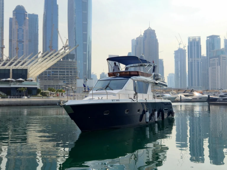 Custom Made custom jednotlivci a charterové společnosti v Dubai Marina