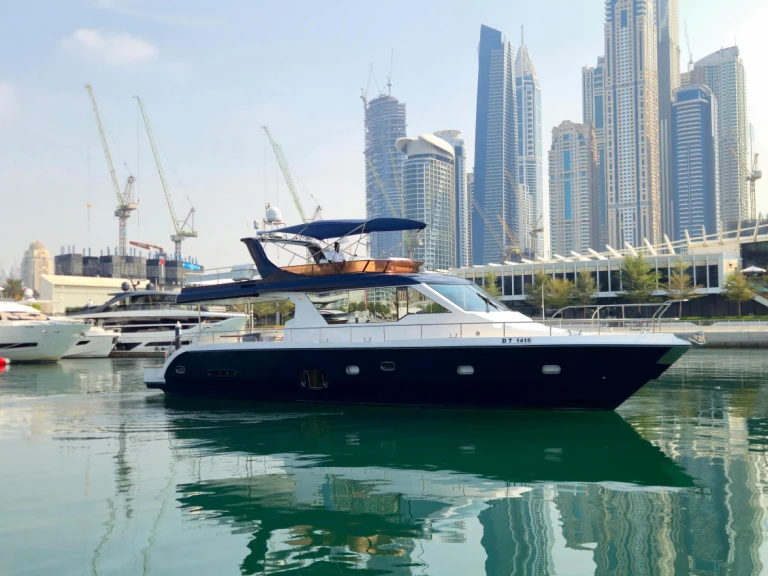 Pronájem jachty v Dubai Marina -Custom Made custom na Samboatu