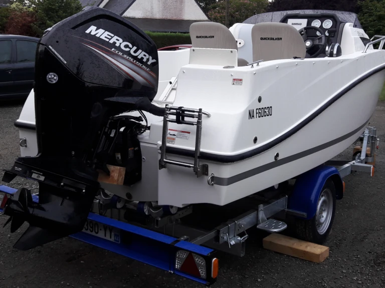 Pronajmout si Quicksilver Activ 505 Cabin v Nort-sur-Erdre