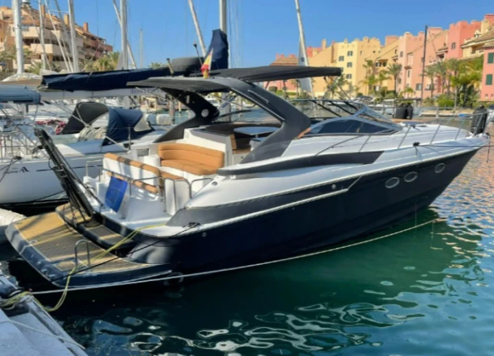 Motorová loď k pronájmu v Puerto Sotogrande za nejlepší cenu