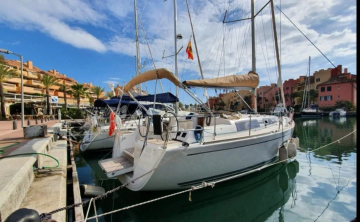 Pronajmout Plachetnice se skipperem či ne Dufour v Puerto Sotogrande