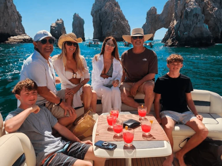 Pronájem jachty v Cabo San Lucas -Custom Made custom na Samboatu