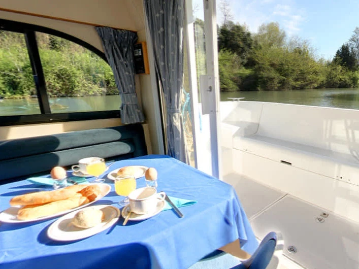 Pronájem Motorová loď Le Boat s licencí
