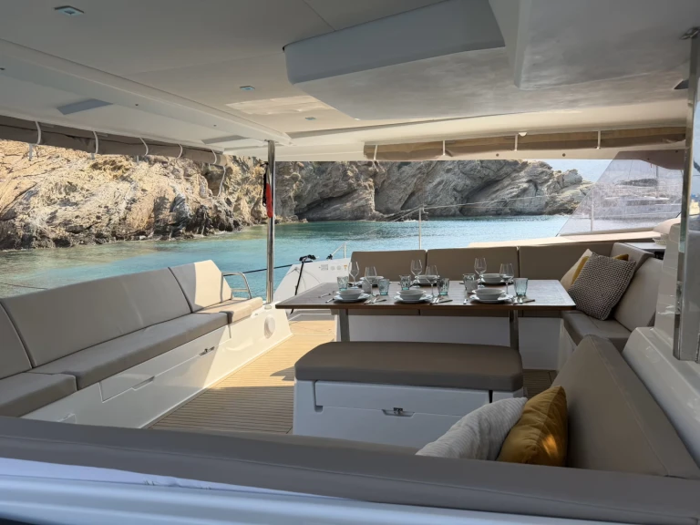 Fountaine Pajot Aura 51 jednotlivci a charterové společnosti v Alimos
