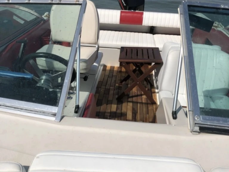 Sea Ray Seville 16 jednotlivci a charterové společnosti v Divatte-sur-Loire