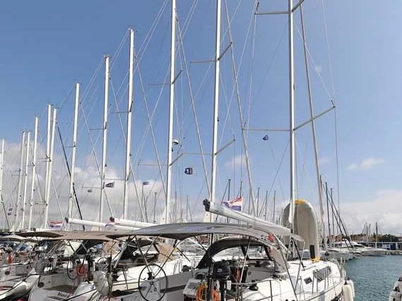 Pronajmout si Bavaria Cruiser 46 v Murter-Kornati