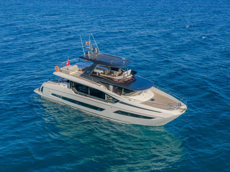 Pronajmout Jachta se skipperem či ne Prestige Yachts v Neapol