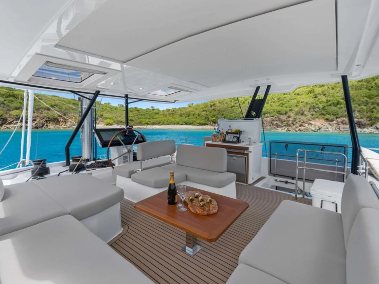Fountaine Pajot PLUS 10 jednotlivci a charterové společnosti v Saint Thomas Island