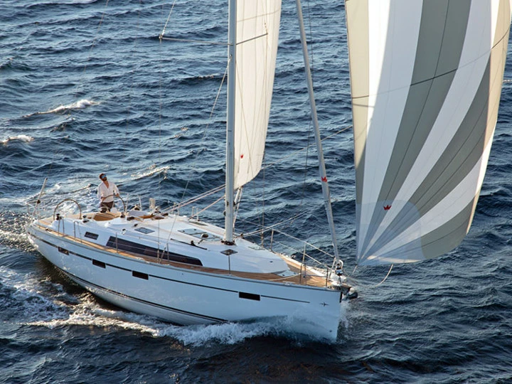 Bavaria Cruiser 41 jednotlivci a charterové společnosti v Alimos