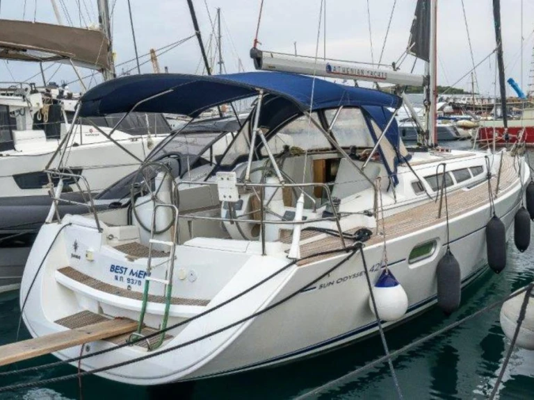 Jeanneau Sun Odyssey 42i jednotlivci a charterové společnosti v Plataniás