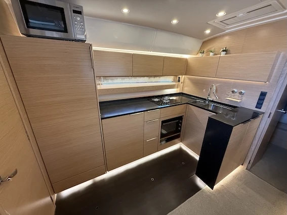 Pronajmout si Bavaria Bavaria S45 HT v Komolac