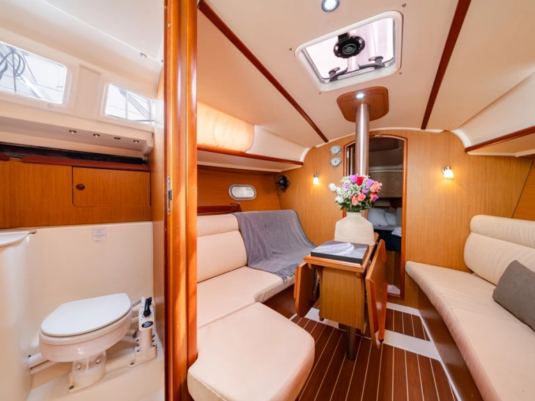 Pronajmout si Jeanneau Sun Odyssey 32i v Plataniás
