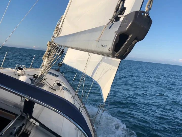 Pronajmout Plachetnice se skipperem či ne Bavaria v Oban