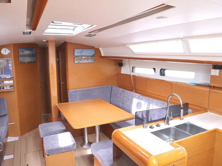 Pronájem lodi Oban lákavé ceny Sun Odyssey 439