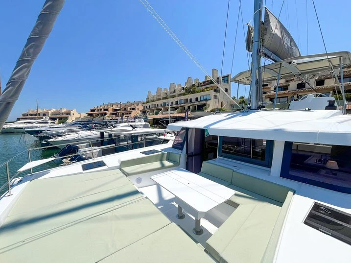 Pronájem lodi Hyeres lákavé ceny Bali 4.6