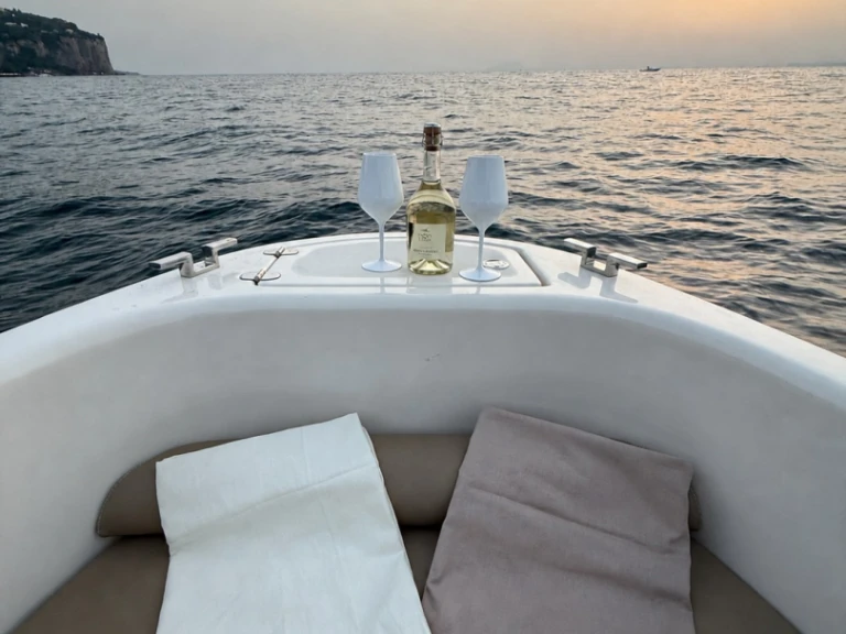 Clear Open 6.50 jednotlivci a charterové společnosti v Marina di Stabia