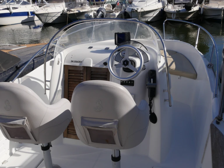 Pronájem lodi Bénéteau Flyer 650 Open v Mandelieu-la-Napoule na Samboatu