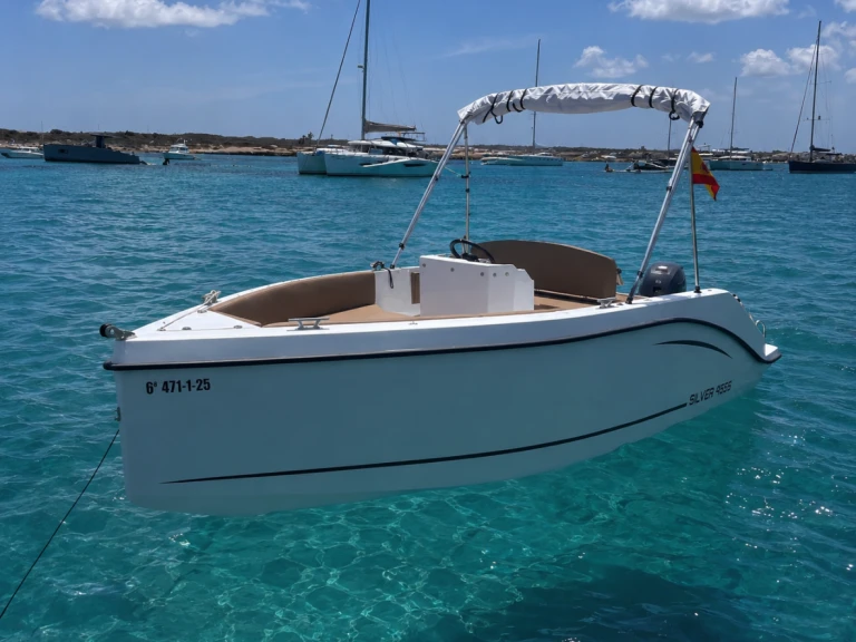 Silent Yachts 555 jednotlivci a charterové společnosti v Club Nàutic Ca'n Picafort