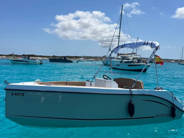 Silent Yachts 555 jednotlivci a charterové společnosti v Club Nàutic Ca'n Picafort