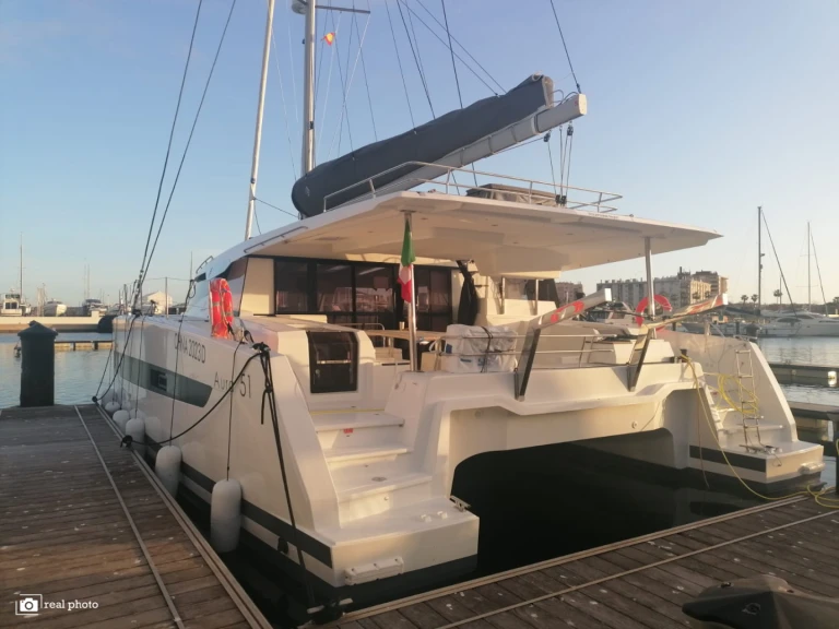 Pronajmout si Fountaine Pajot Aura 51 v Cannigione