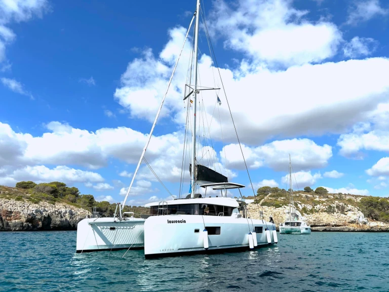 Lagoon Lagoon 42 jednotlivci a charterové společnosti v Cagliari