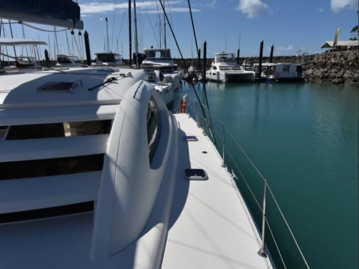 Pronajmout si Leopard Catamarans / Robertson & Caine Leopard 46 - 4 cab. v Airlie Beach