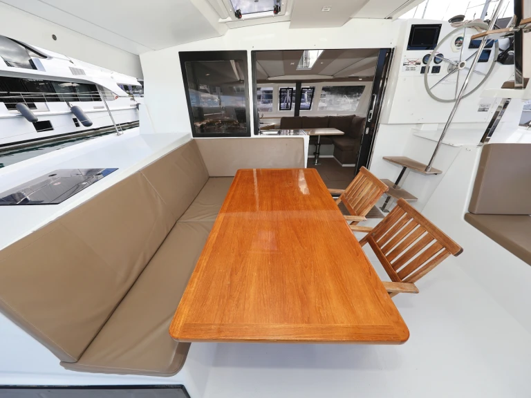 Fountaine Pajot Lucia 40 jednotlivci a charterové společnosti v Trogir