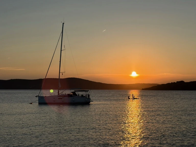Pronajmout Plachetnice se skipperem či ne Jeanneau v Split
