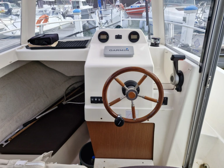 Pronajmout Motorová loď se skipperem či ne Jeanneau v Dunkerque