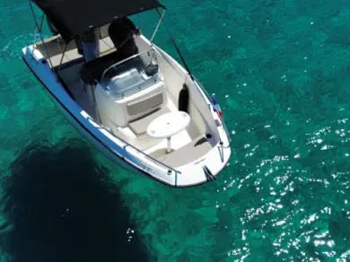 Quicksilver Activ 505 Open jednotlivci a charterové společnosti v Saint-Aygulf