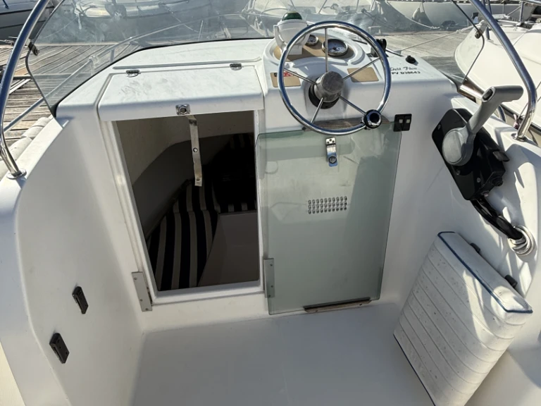 Pronájem Motorová loď B2 Marine s licencí