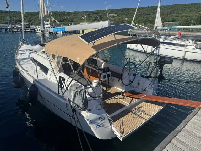 Pronajmout si Dufour Dufour 350 Grand Large v Punat