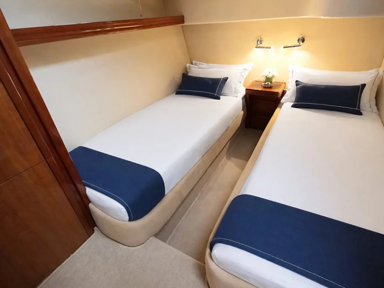Pronájem lodi Castellammare di Stabia lákavé ceny Rodman 38 Fly