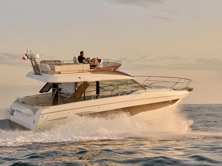 Pronájem jachty v Donji Seget -Prestige Yachts Prestige F4.3 na Samboatu