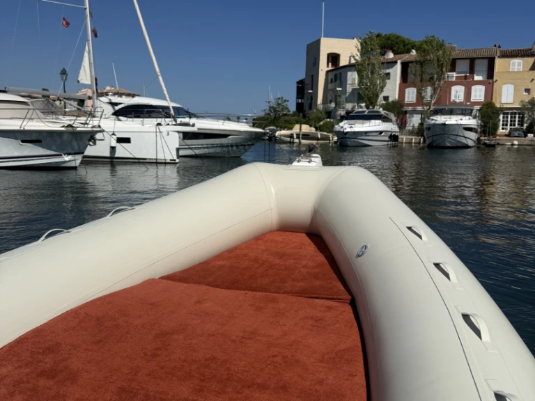 Pronajmout Polotuhá loď se skipperem či ne Stylmer v Port Grimaud