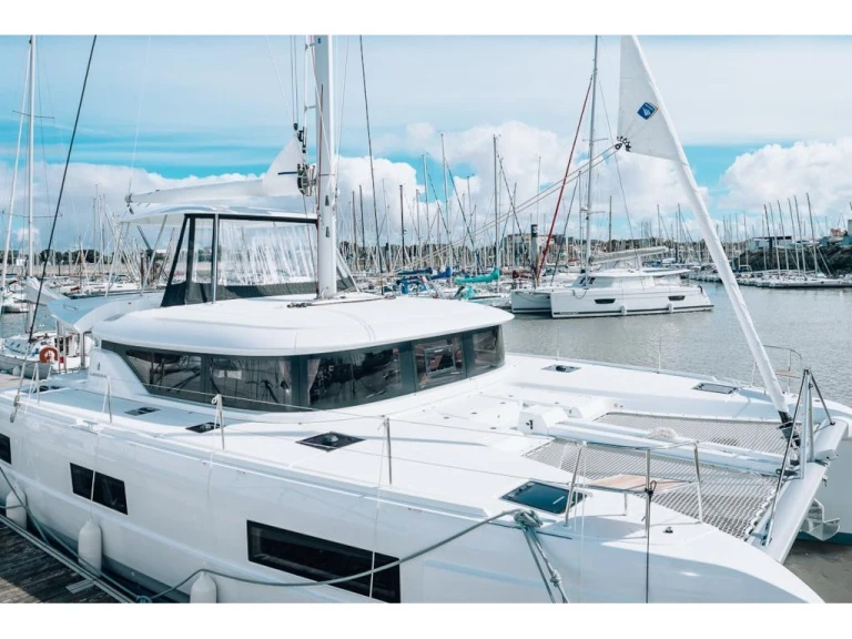 Pronajmout si Lagoon Lagoon 46 Luxe A/C v Ribishi